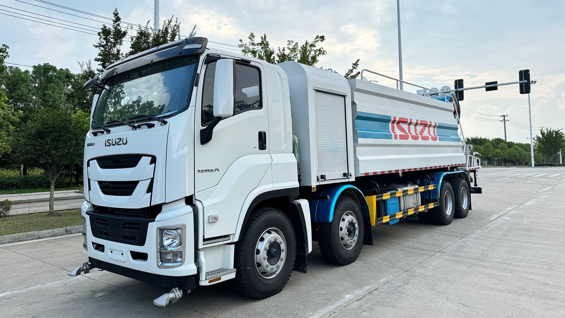 Caminhão de supressão de poeira ISUZU GIGA 8X4 22.000L