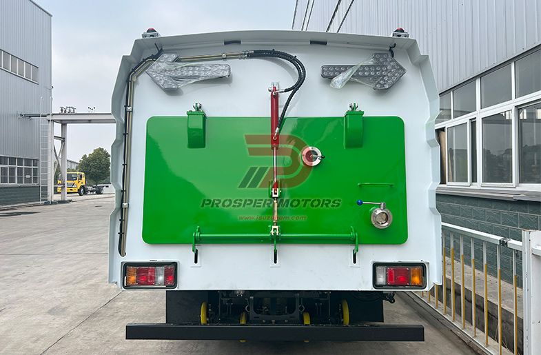ISUZU NPR Sweeper Truck 4 Cubic Meters 4ton