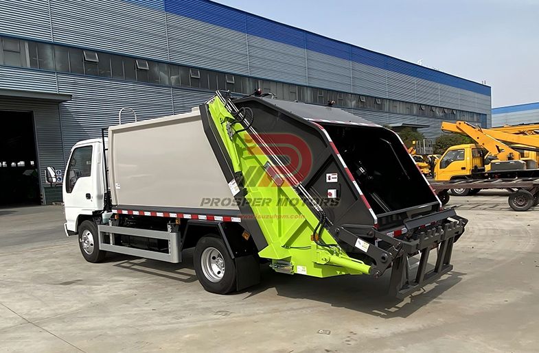 ISUZU NKR 4CBM TRASH BRUCKS