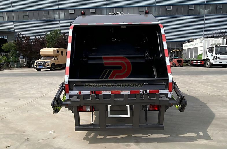 ISUZU NKR 4CBM TRASH BRUCKS