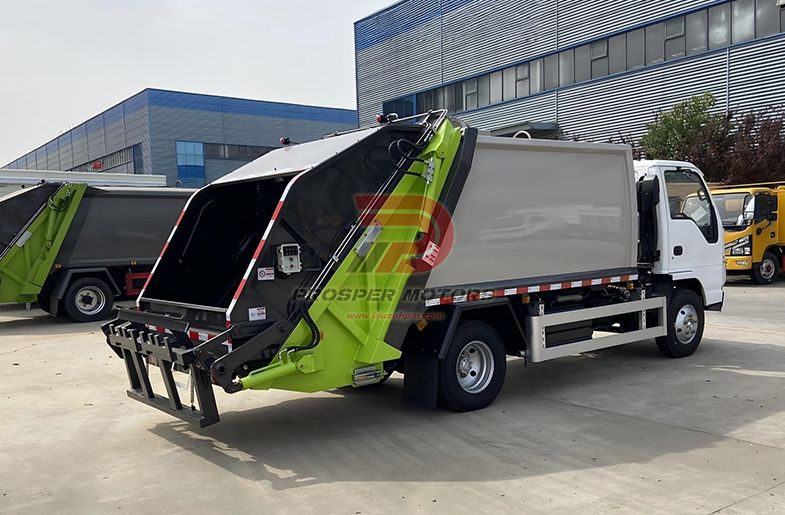 ISUZU NKR 4CBM TRASH BRUCKS