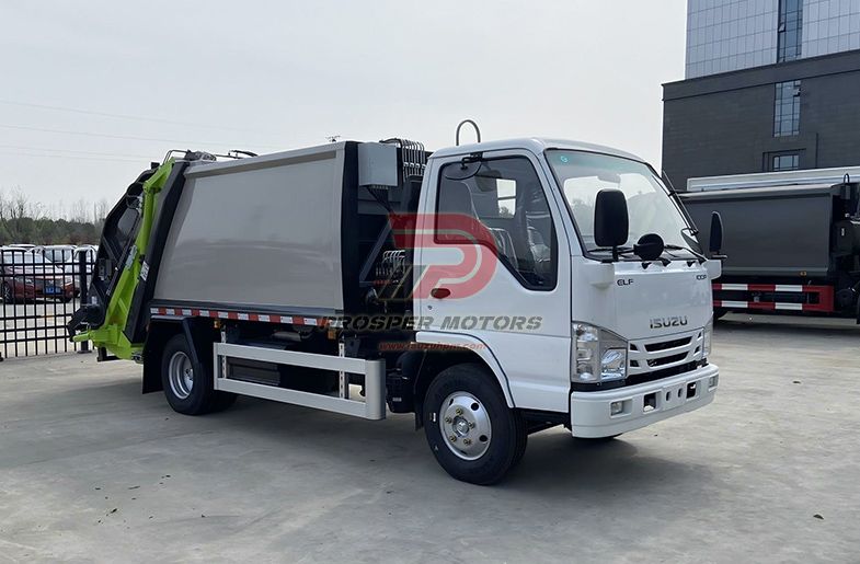 ISUZU NKR 4CBM TRASH BRUCKS