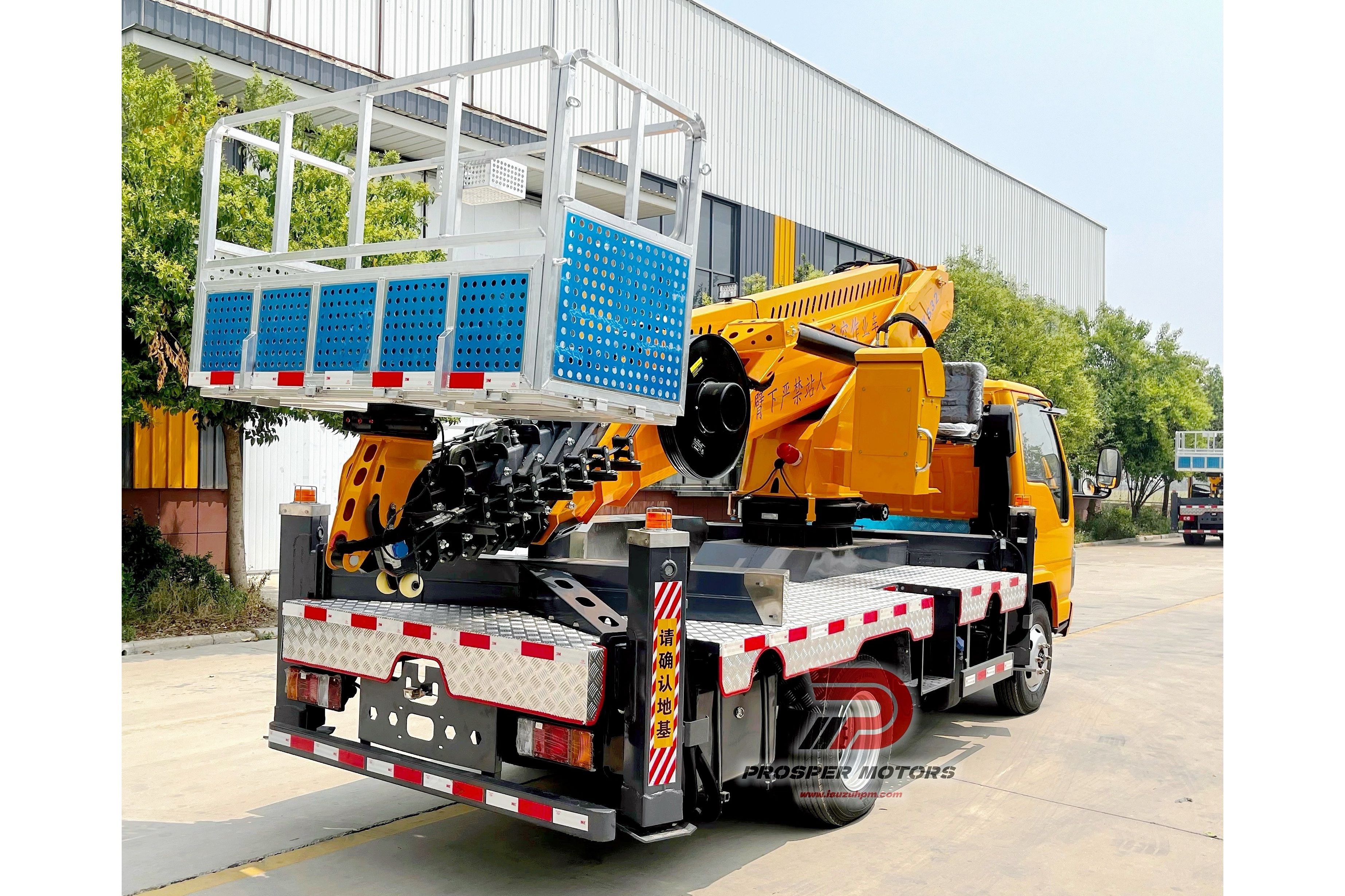 ISUZU NPR 4X2 32M truck mounted manlift