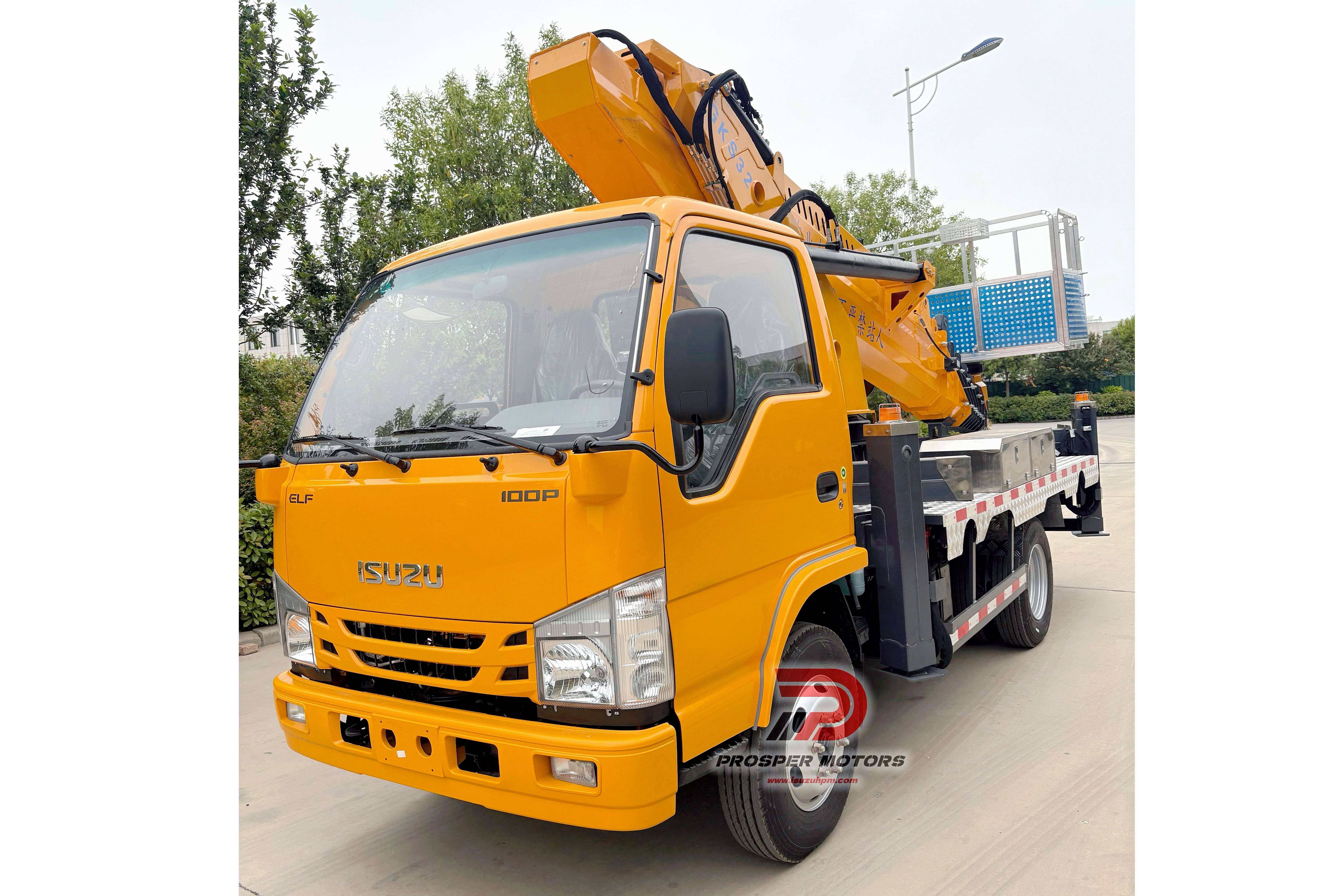 ISUZU NPR 4X2 32M truck mounted manlift