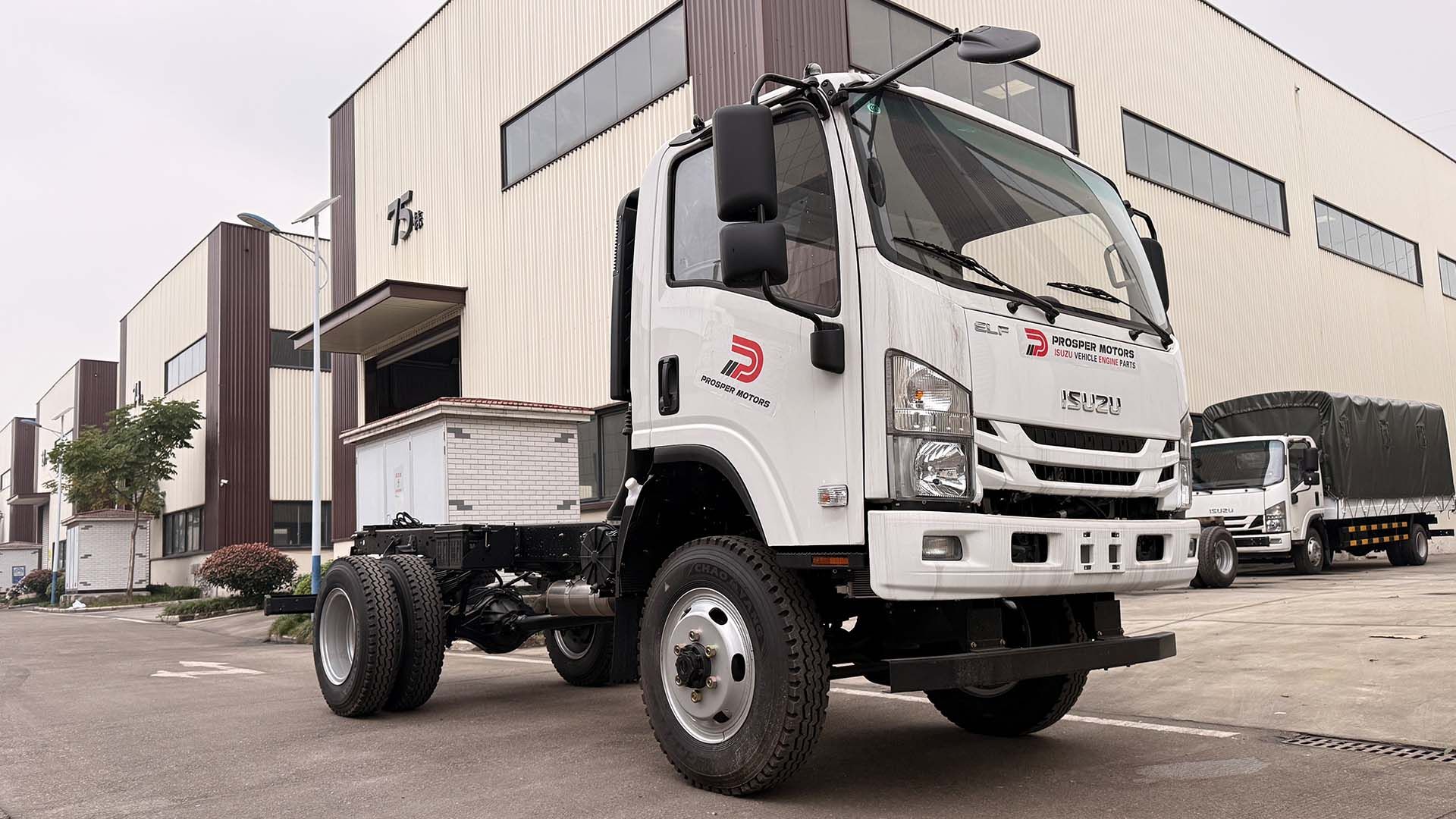 CAMINHÃO DE CHASSI ISUZU NPS 4X4