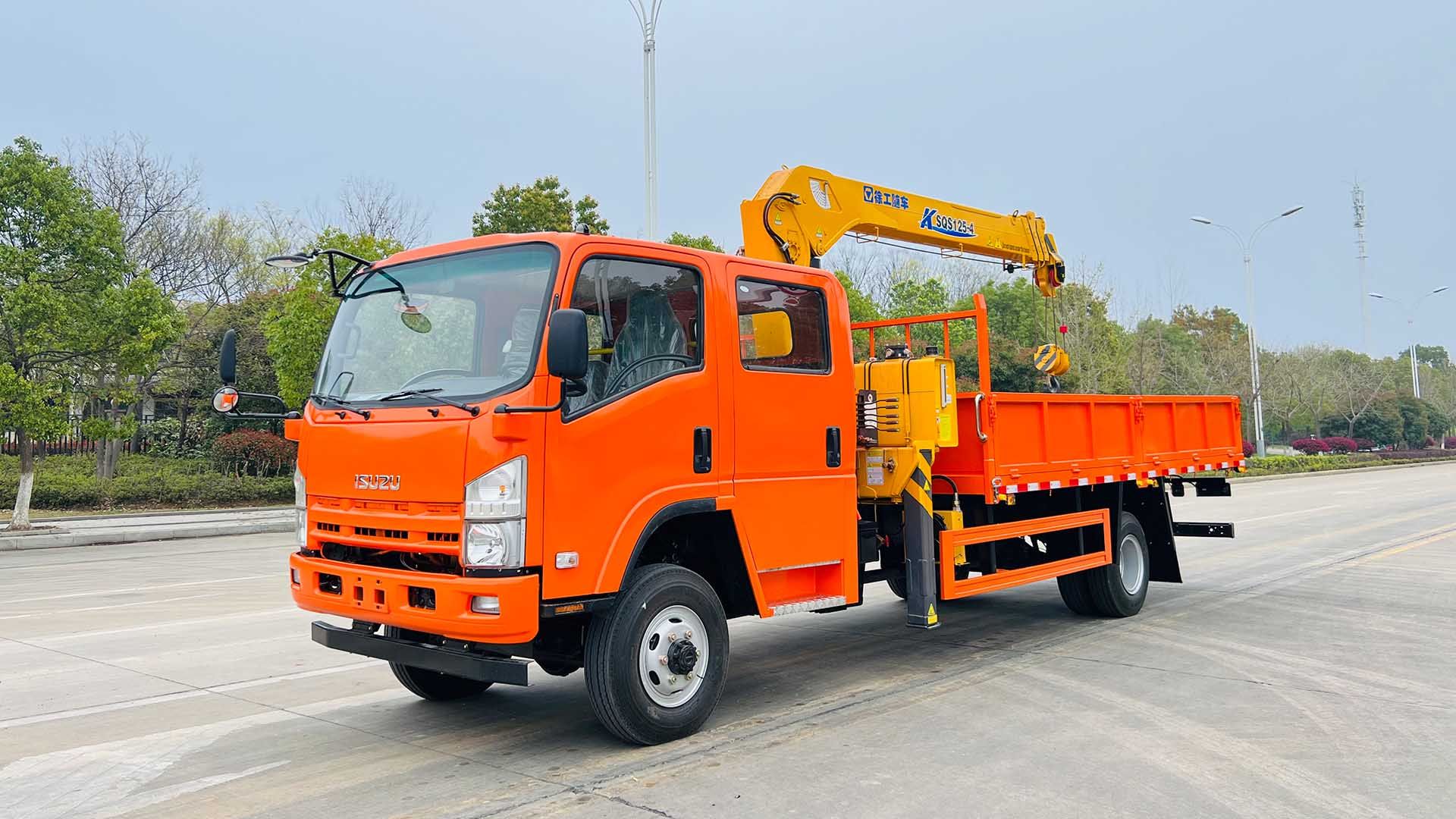Caminhão de guindaste de lança reta ISUZU NPS 4x4 5T