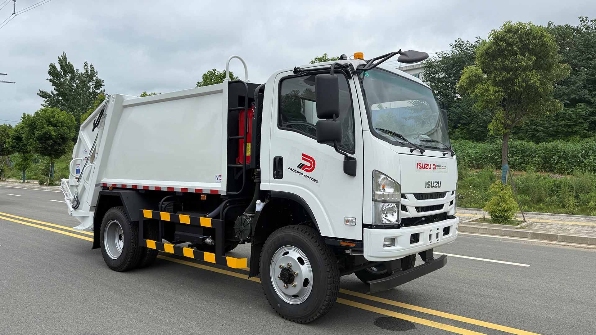 ISUZU NPS 4x4 աղբատար մեքենա