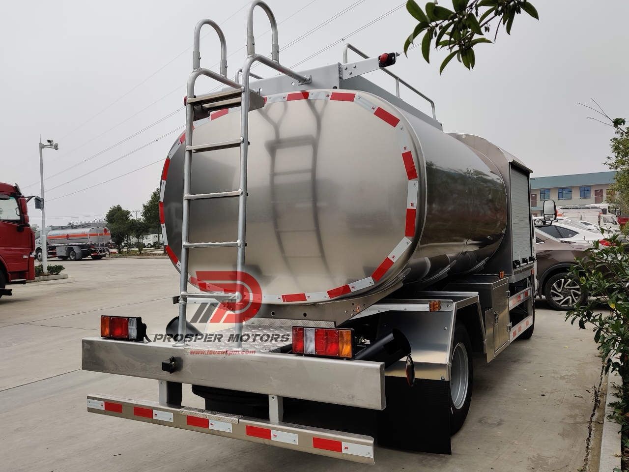 ISUZU QKR 4X2 3000L თვითმფრინავის საწვავის დისპენსერი