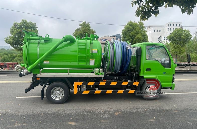 ISUZU QKR 4X2 3LITERS 3M³ SEWAGE SUCTION TRUCK