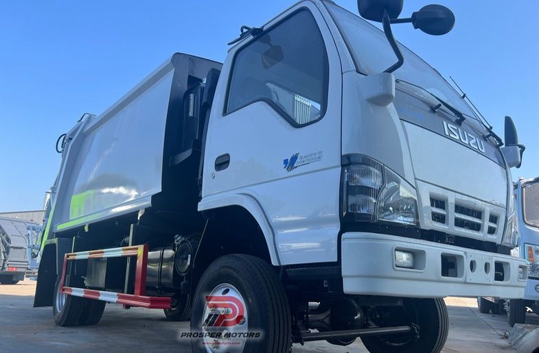 ISUZU QKR 4X4 5 CBM roska-auto