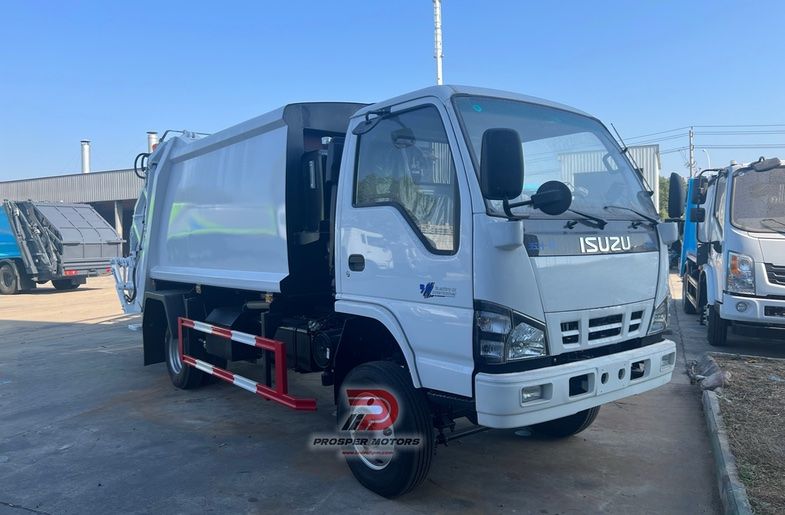 ISUZU QKR 4X4 5 CBM roska-auto