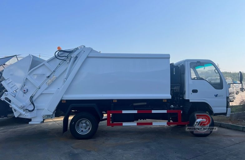 ISUZU QKR 4X4 5 CBM roska-auto