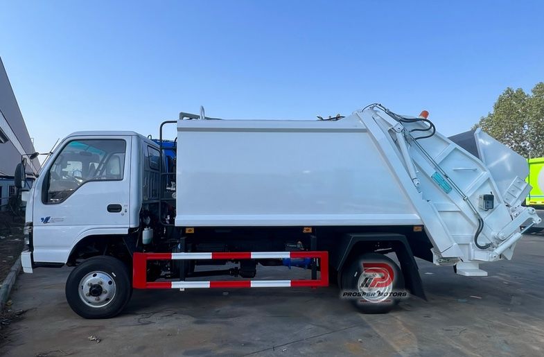 ISUZU QKR 4X4 5 CBM roska-auto