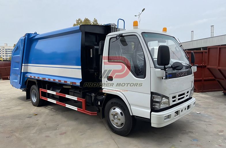 Lori sampah pemuat belakang ISUZU QKR 5CBM