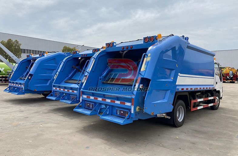 Lori sampah pemuat belakang ISUZU QKR 5CBM