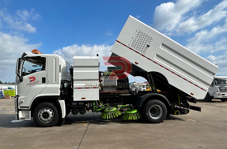 ISUZU 4x2 GIGA 5,2 l 3000 l vody a 7 000 l prachu Nákladní automobil pro čištění ulic