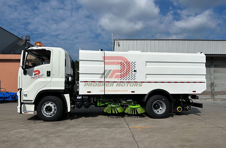 ISUZU 4x2 GIGA 5,2 l 3000 l vody a 7 000 l prachu Nákladní automobil pro čištění ulic