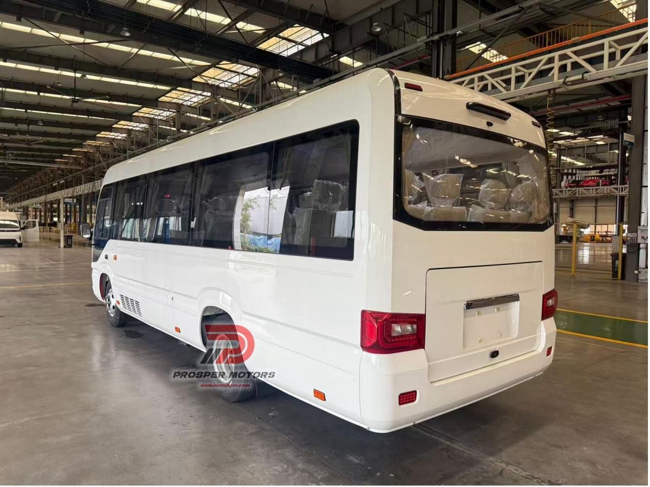 Isuzu 7,2m stredný dieselový autobus-3.jpg