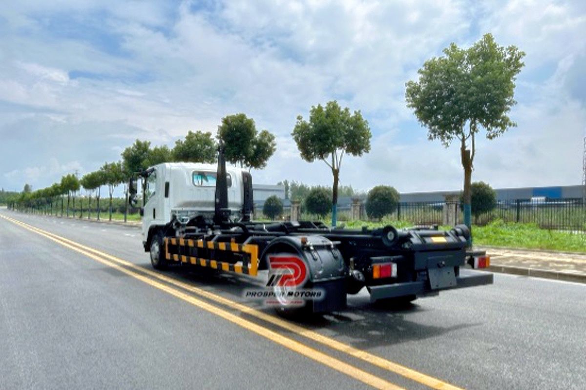 Isuzu FRR 4x2 gancho elevador caminhão de lixo-3(1).JPG