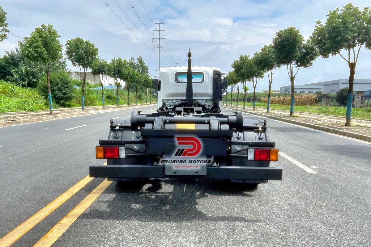 Isuzu FRR 4x2 gancho elevador caminhão de lixo-5(1).JPG