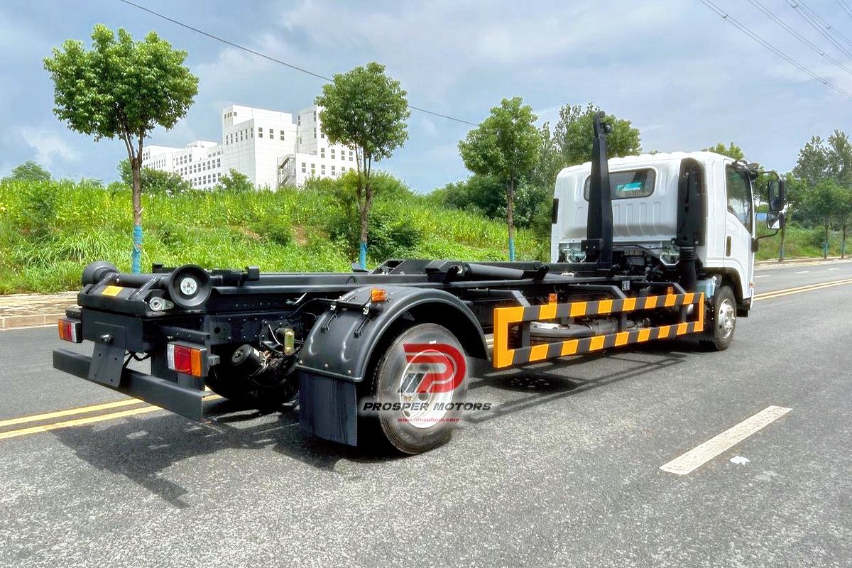 Isuzu FRR 4x2 gancho elevador caminhão de lixo-6(1).JPG
