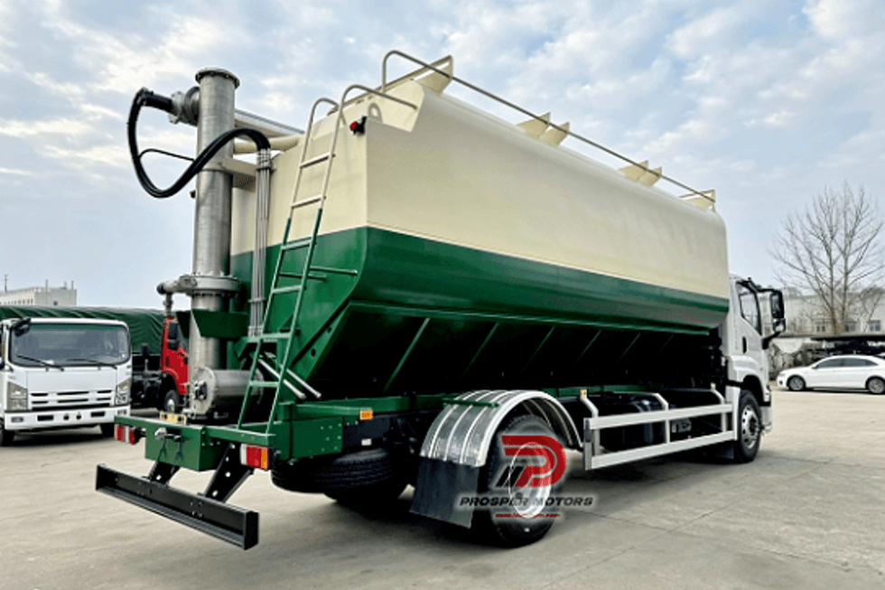 Isuzu FTR 4X2 شاحنة تغذية سائبة 20 مترًا مكعبًا-4(1).PNG