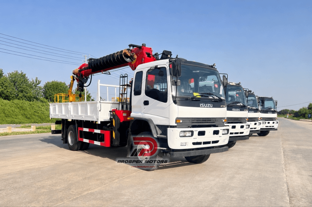 Quatro guindastes montados em caminhão Isuzu FTS 4x4 com brocas foram entregues nas Filipinas