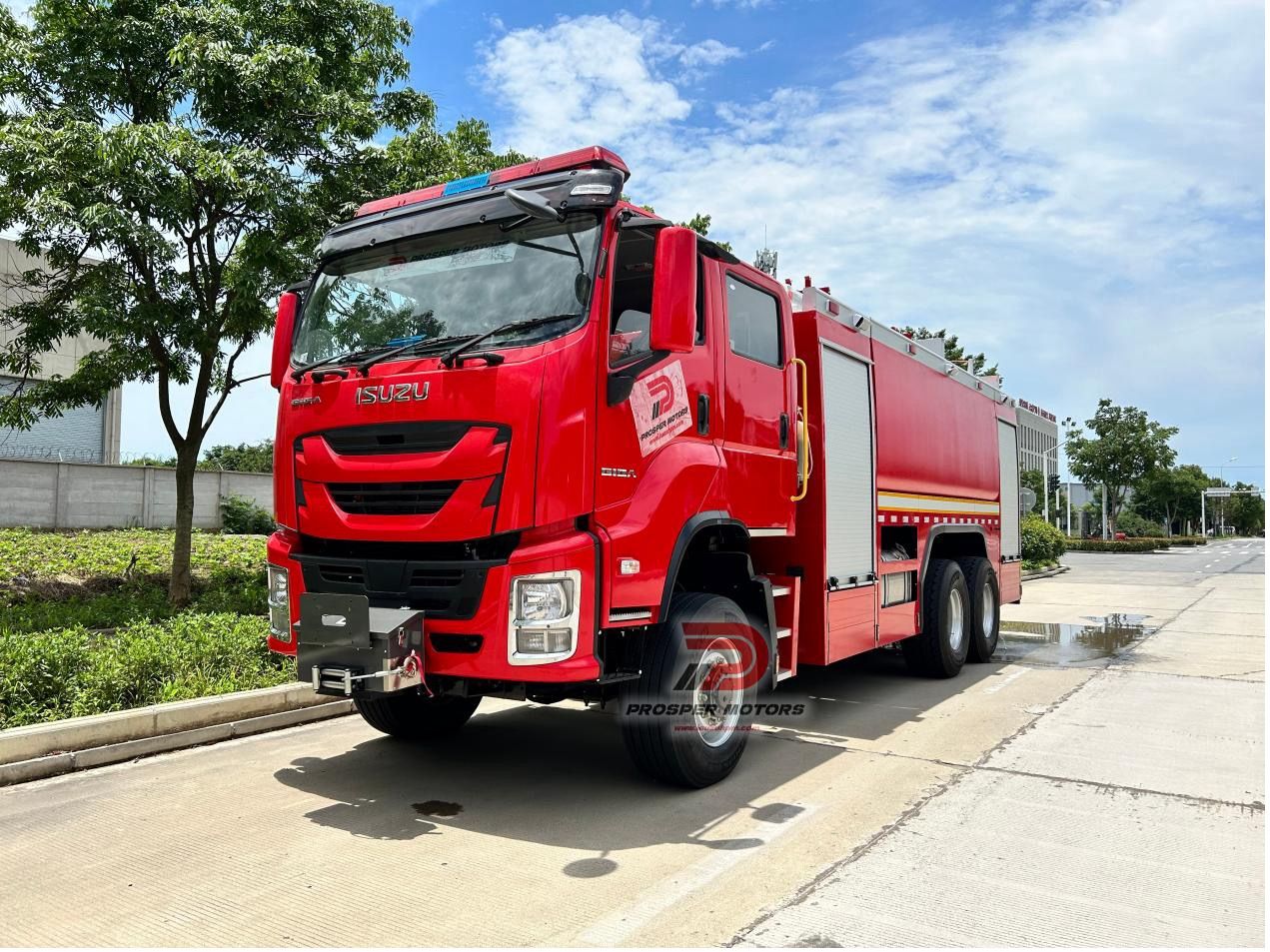 Isuzu GIGA CYZ77P dekstremana fajrobrigada kamiono-1.jpg