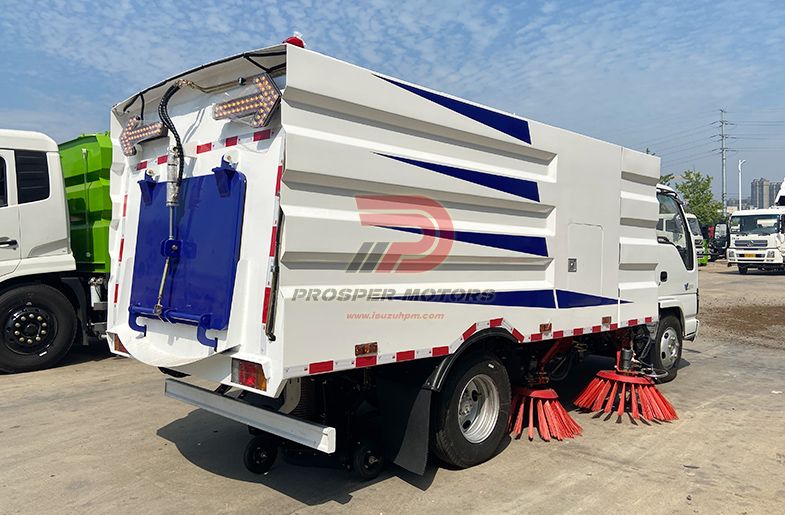 کامیون جارو خیابانی ISUZU QKR 5 تن 4x2 5000 لیتری