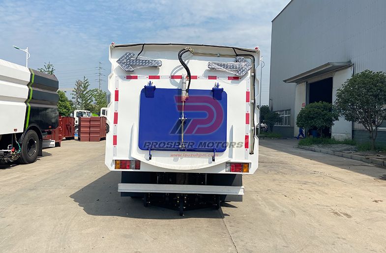 کامیون جارو خیابانی ISUZU QKR 5 تن 4x2 5000 لیتری