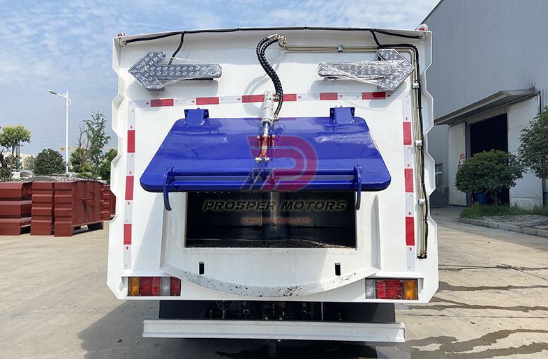 کامیون جارو خیابانی ISUZU QKR 5 تن 4x2 5000 لیتری