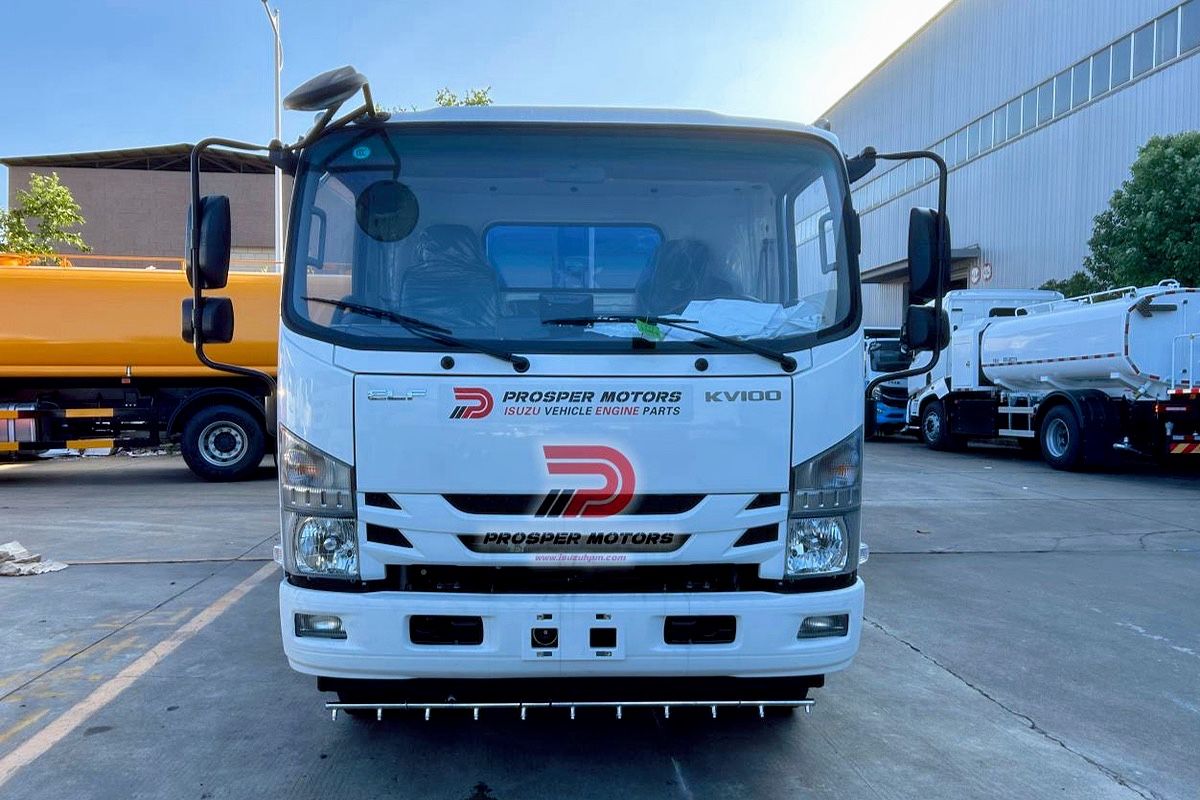 Caminhão varredor de estradas Isuzu NPR 4X2-10(1).JPG