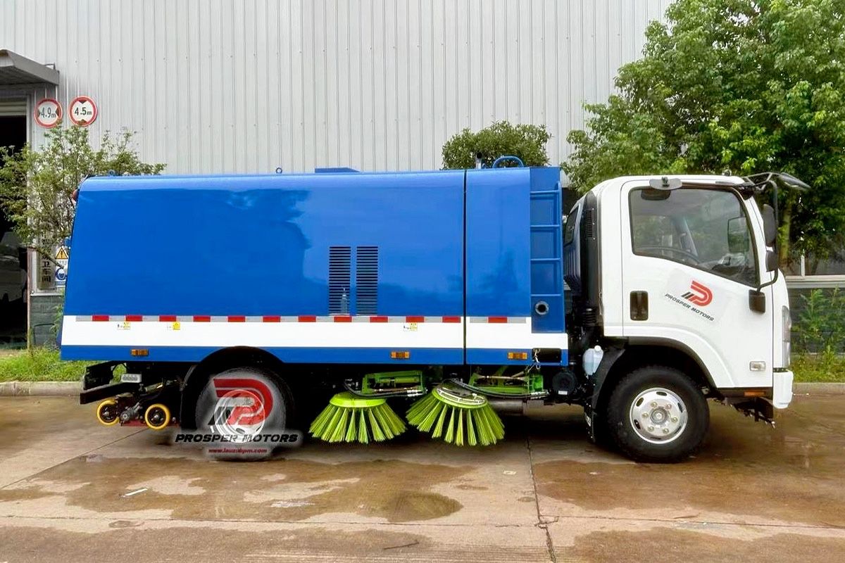 Isuzu NPR 4X2 road‑sweeper truck-2(1).JPG
