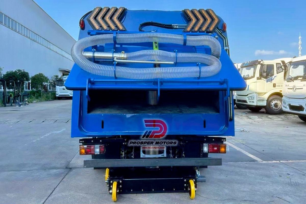 Caminhão varredor de estrada Isuzu NPR 4X2-9(1).JPG