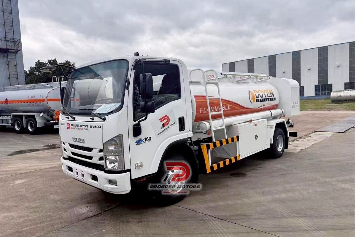 1 unidade de caminhão de combustível Isuzu NQR 4x2 5000L 3 compartimentos com dispensador de combustível foi entregue na República Dominicana