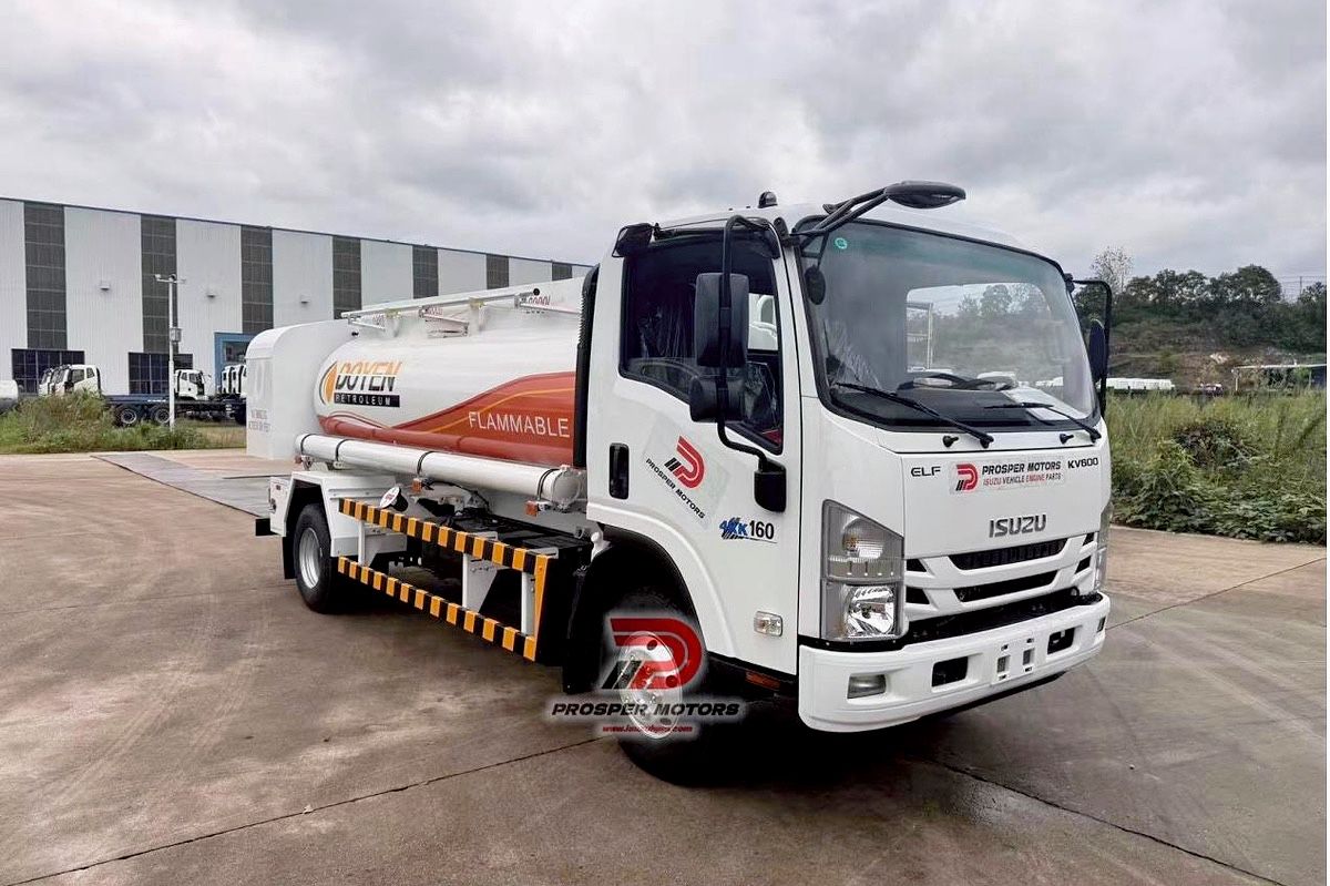 Caminhão de combustível Isuzu NQR 4x2 2(1).JPG