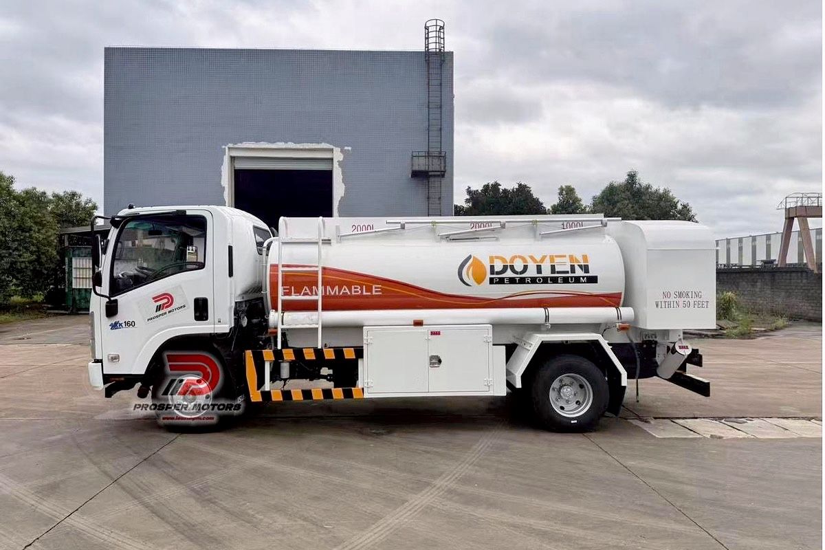 Isuzu Caminhão de combustível NQR 4x2 3 (1).JPG
