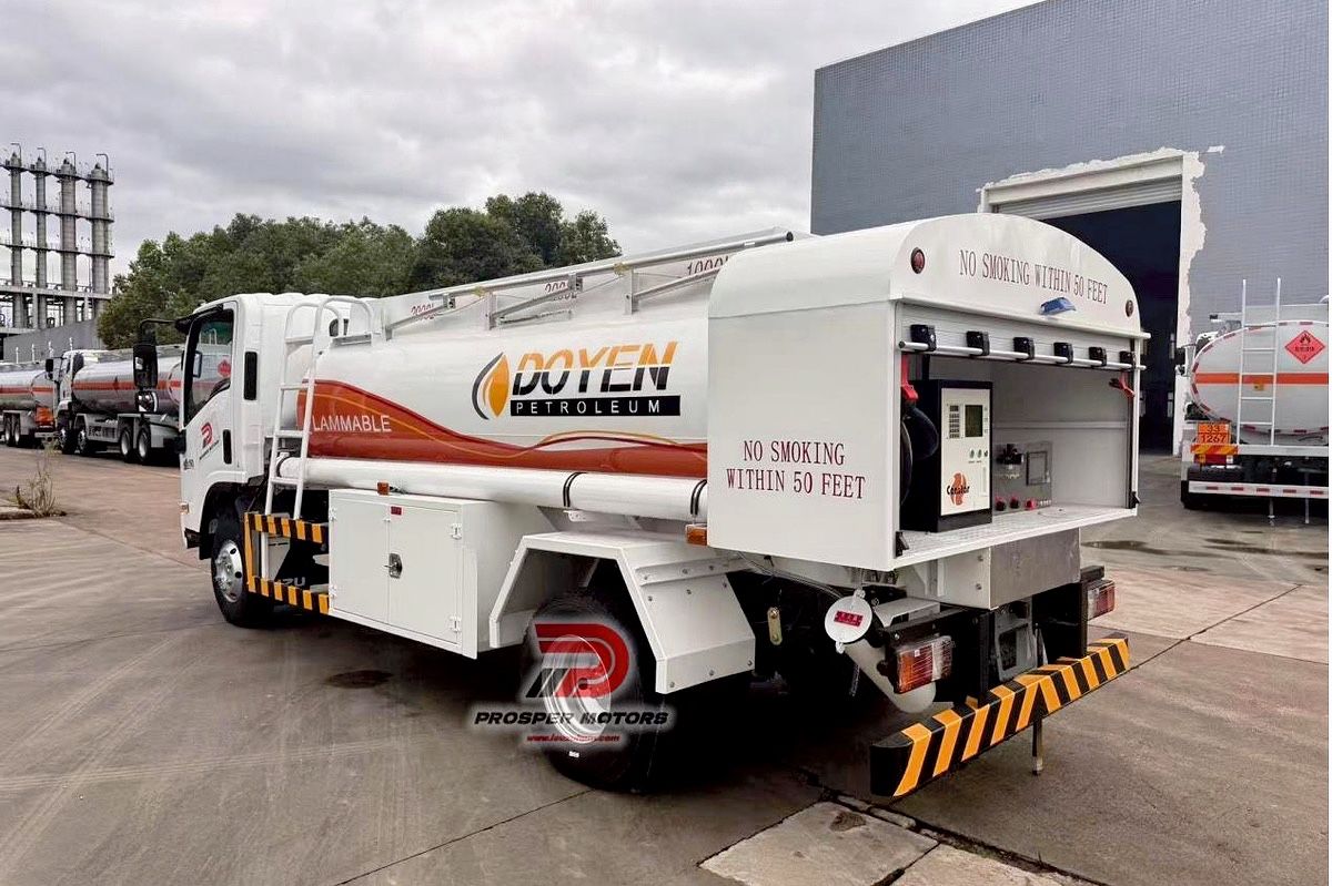 Caminhão de combustível Isuzu NQR 4x2 4(1).JPG