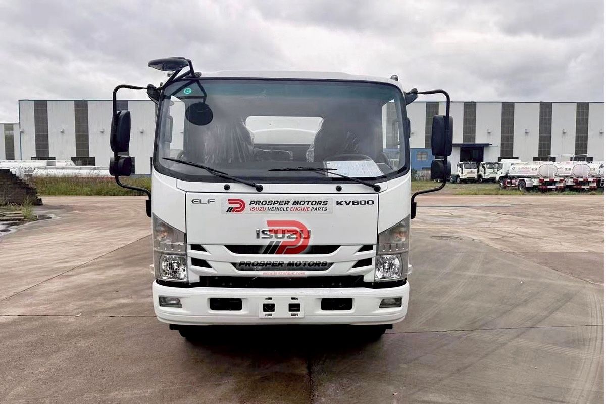 Caminhão de combustível Isuzu NQR 4x2 7(1).JPG