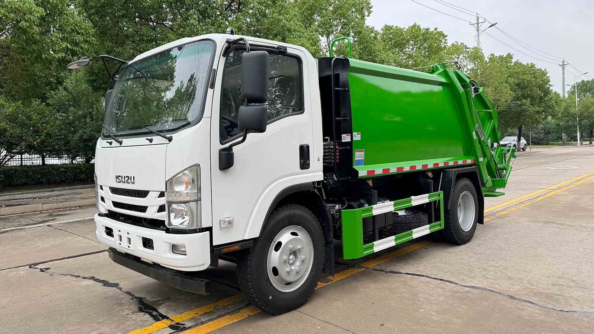 Gama completa de caminhões de lixo comprimido da Isuzu