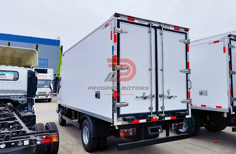 Qingling ISUZU NKR 4X2 ටොන් 3 ශීතකරණ ලොරිය