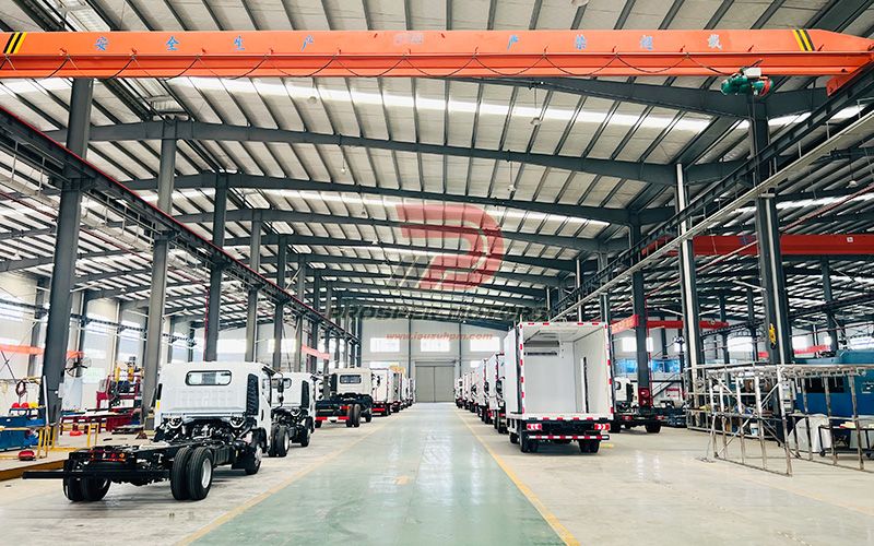 Refrigeartor truck assembly workshop