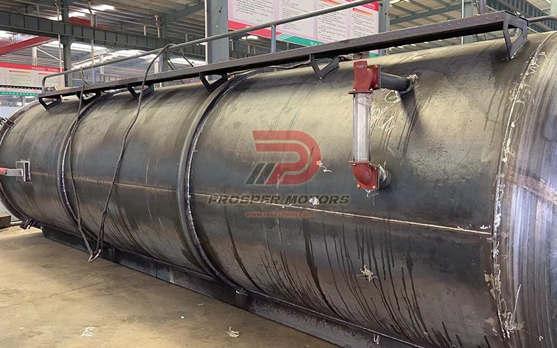 Vacuum tank assembly