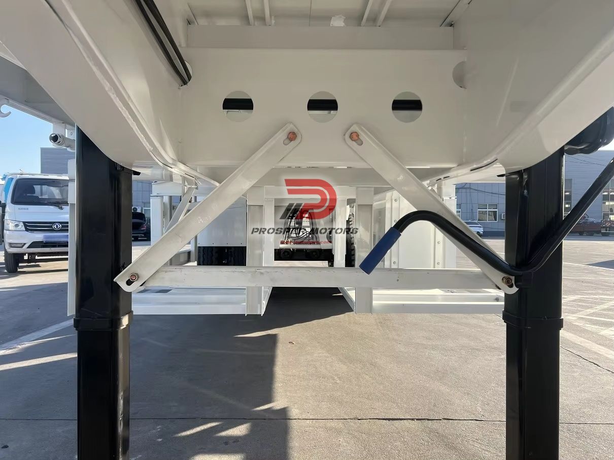 Three-axle heavy-duty flatbed cargo semi trailer with protective tailgate