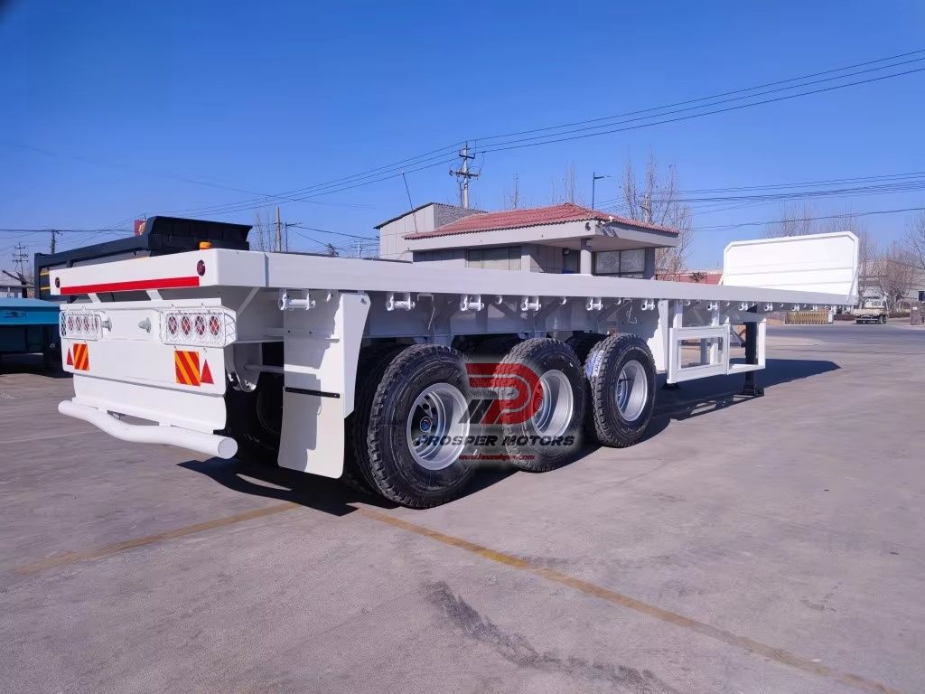 Three-axle heavy-duty flatbed cargo semi trailer with protective tailgate