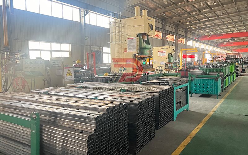Gudang material truk crane