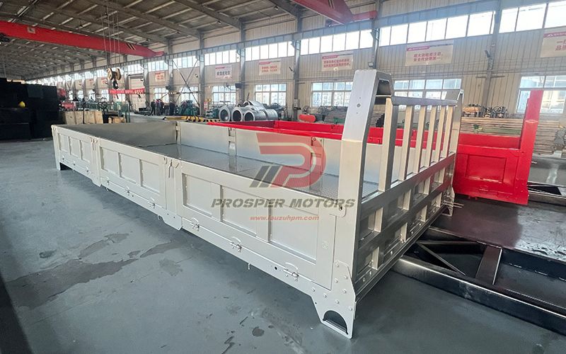 Truk karo proses pengecatan awak crane